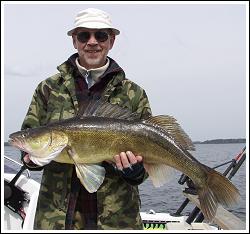 Göran with pikeperch of 6,9 kg